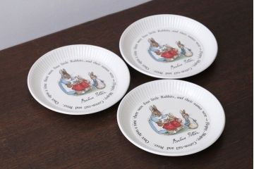 アンティーク雑貨　中古　イギリスWedgwood(ウェッジウッド)　ピーターラビット　コンポート皿3枚セット