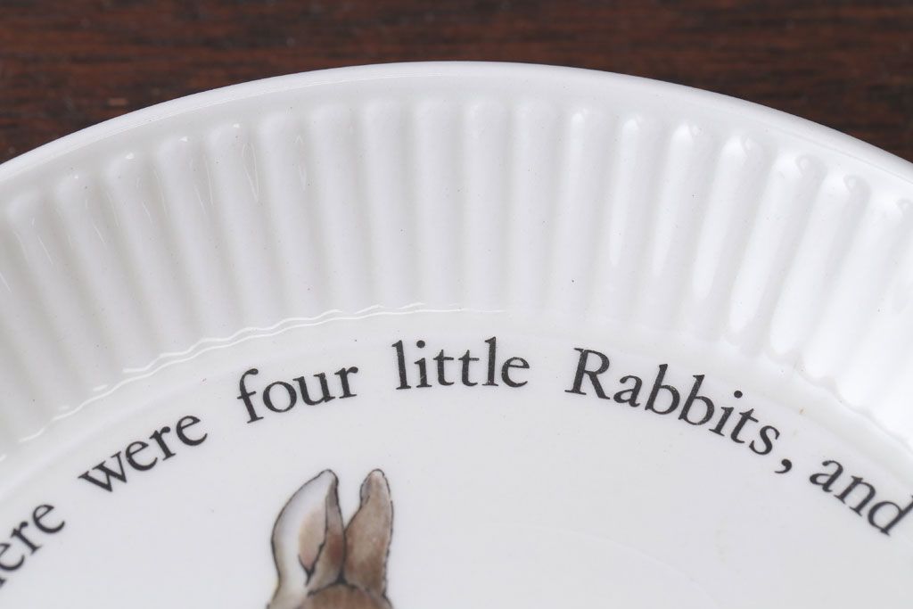 アンティーク雑貨　中古　イギリスWedgwood(ウェッジウッド)　ピーターラビット　コンポート皿3枚セット