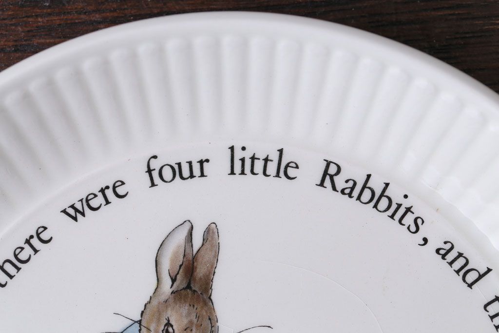 アンティーク雑貨　中古　イギリスWedgwood(ウェッジウッド)　ピーターラビット　コンポート皿3枚セット