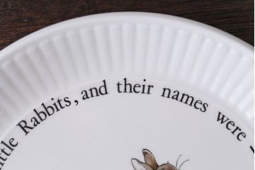 アンティーク雑貨　中古　イギリスWedgwood(ウェッジウッド)　ピーターラビット　コンポート皿3枚セット