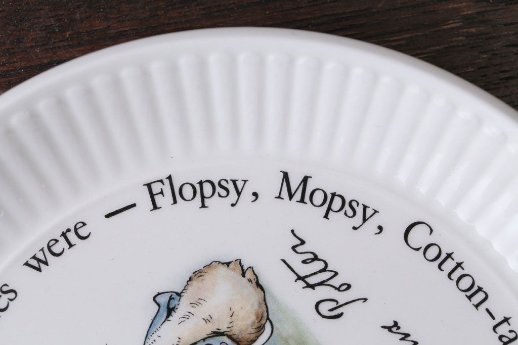 アンティーク雑貨　中古　イギリスWedgwood(ウェッジウッド)　ピーターラビット　コンポート皿3枚セット