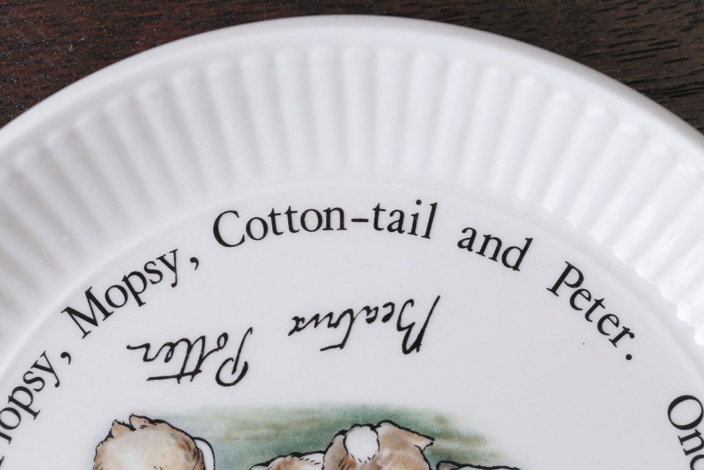 アンティーク雑貨　中古　イギリスWedgwood(ウェッジウッド)　ピーターラビット　コンポート皿3枚セット