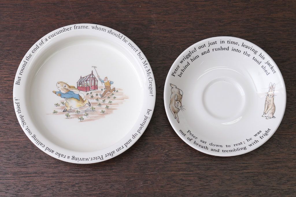 アンティーク雑貨　中古　イギリスWedgwood(ウェッジウッド)　ピーターラビット　深皿とティーカップソーサー2点セット