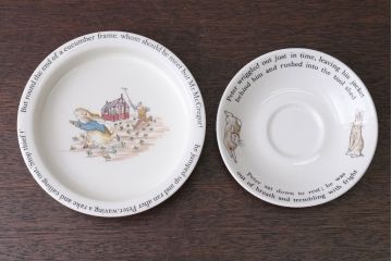 アンティーク雑貨　中古　イギリスWedgwood(ウェッジウッド)　ピーターラビット　深皿とティーカップソーサー2点セット