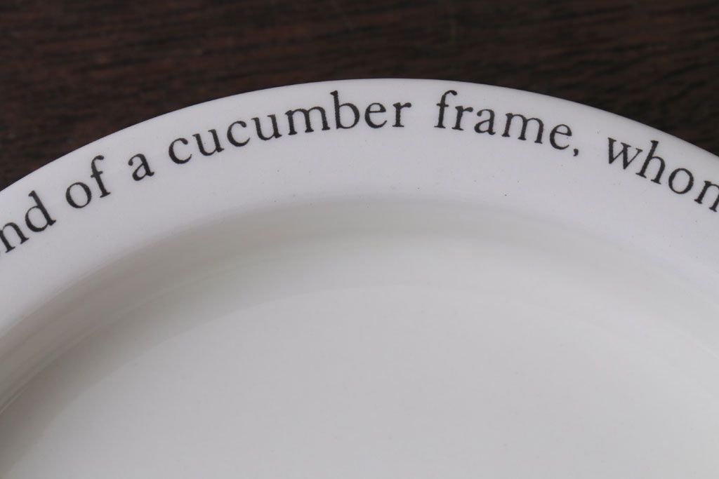 アンティーク雑貨　中古　イギリスWedgwood(ウェッジウッド)　ピーターラビット　深皿とティーカップソーサー2点セット