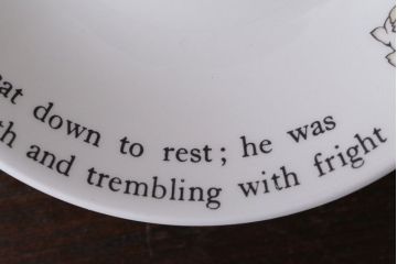 アンティーク雑貨　中古　イギリスWedgwood(ウェッジウッド)　ピーターラビット　深皿とティーカップソーサー2点セット