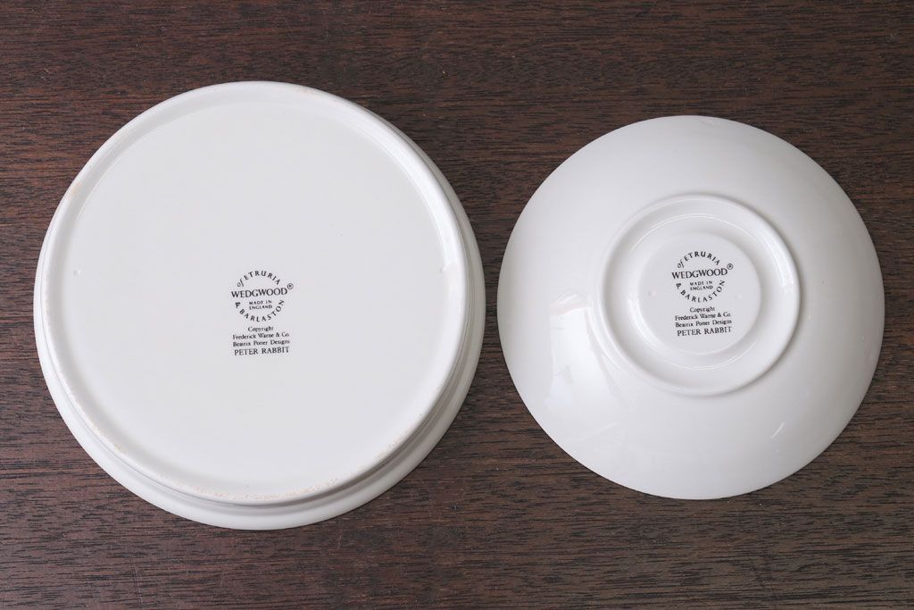 アンティーク雑貨　中古　イギリスWedgwood(ウェッジウッド)　ピーターラビット　深皿とティーカップソーサー2点セット