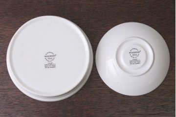 アンティーク雑貨　中古　イギリスWedgwood(ウェッジウッド)　ピーターラビット　深皿とティーカップソーサー2点セット