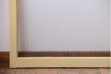 昭和レトロ　銀モールガラス入り!クリーム色ペイントの引き戸2枚セット