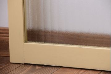 昭和レトロ　銀モールガラス入り!クリーム色ペイントの引き戸2枚セット