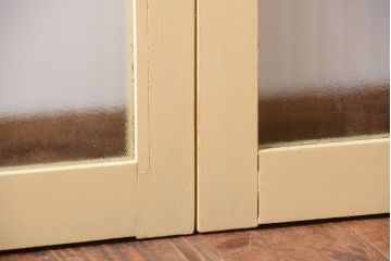 昭和レトロ　銀モールガラス入り!クリーム色ペイントの引き戸2枚セット