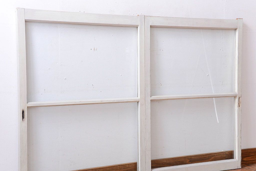 アンティークペイント　レトロな小さいガラス戸2枚セット(窓)