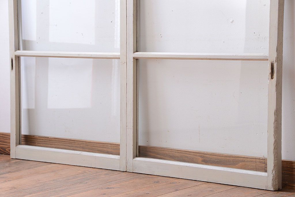 アンティークペイント　レトロな小さいガラス戸2枚セット(窓)