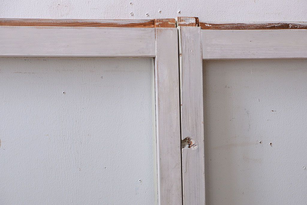 アンティークペイント　レトロな小さいガラス戸2枚セット(窓)