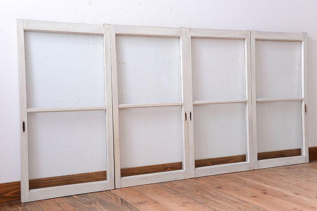 アンティークペイント　レトロな小さいガラス戸4枚セット(窓)