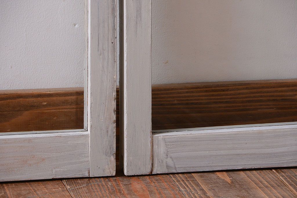 アンティークペイント　レトロな小さいガラス戸4枚セット(窓)