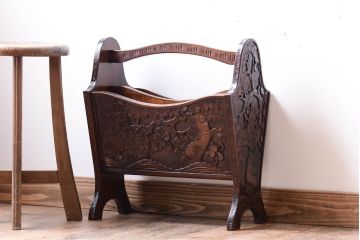 中古　民芸家具　軽井沢彫りのマガジンラック