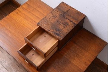 アンティーク家具　和製アンティーク　古い木の2杯小引き出し