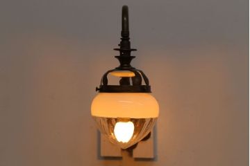 イギリスアンティーク　上品な古い壁掛けシェード(壁掛け照明)