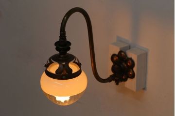 イギリスアンティーク　上品な古い壁掛けシェード(壁掛け照明)