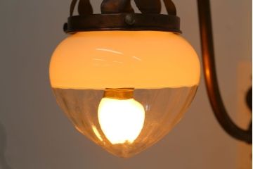 イギリスアンティーク　上品な古い壁掛けシェード(壁掛け照明)