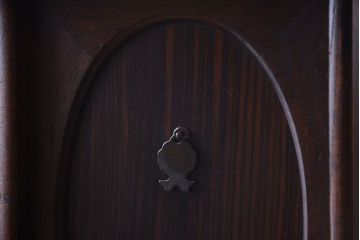 アンティーク家具　古民具・骨董　縞黒檀材のアンティーク茶棚(茶箪笥)