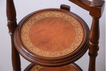 アンティーク家具　イギリスアンティーク　ウォールナット材の折り畳み式ケーキスタンド(2)