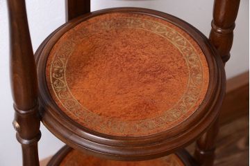 アンティーク家具　イギリスアンティーク　ウォールナット材の折り畳み式ケーキスタンド(2)