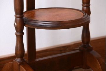 アンティーク家具　イギリスアンティーク　ウォールナット材の折り畳み式ケーキスタンド(2)