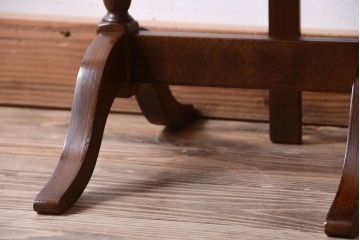 アンティーク家具　イギリスアンティーク　ウォールナット材の折り畳み式ケーキスタンド(2)