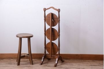 アンティーク家具　イギリスアンティーク　ウォールナット材の折り畳み式ケーキスタンド(2)