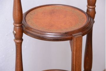 アンティーク家具　イギリスアンティーク　ウォールナット材の折り畳み式ケーキスタンド(2)