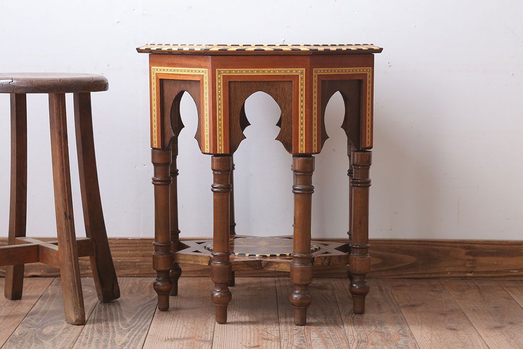 アンティーク雑貨　中古　アジアンテイスト　小物収納付き!サイドテーブル