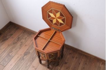 アンティーク雑貨　中古　アジアンテイスト　小物収納付き!サイドテーブル