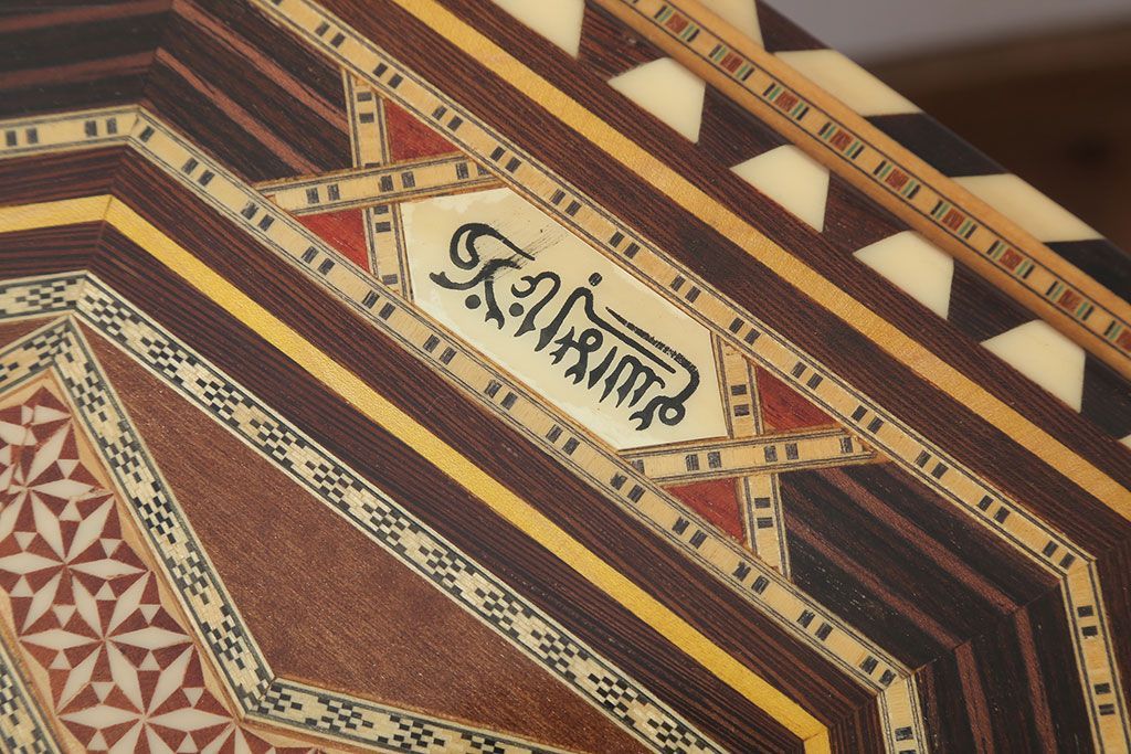 アンティーク雑貨　中古　アジアンテイスト　小物収納付き!サイドテーブル