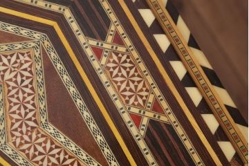 アンティーク雑貨　中古　アジアンテイスト　小物収納付き!サイドテーブル