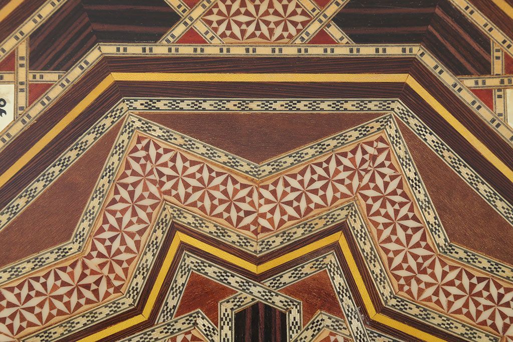 アンティーク雑貨　中古　アジアンテイスト　小物収納付き!サイドテーブル