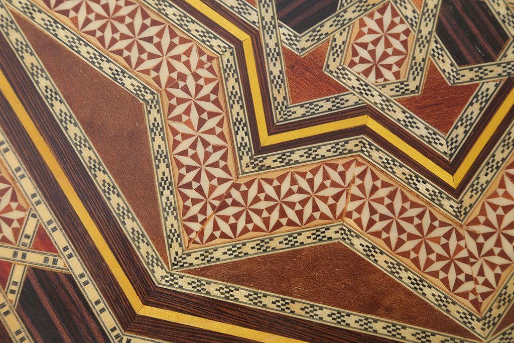 アンティーク雑貨　中古　アジアンテイスト　小物収納付き!サイドテーブル