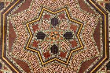 アンティーク雑貨　中古　アジアンテイスト　小物収納付き!サイドテーブル