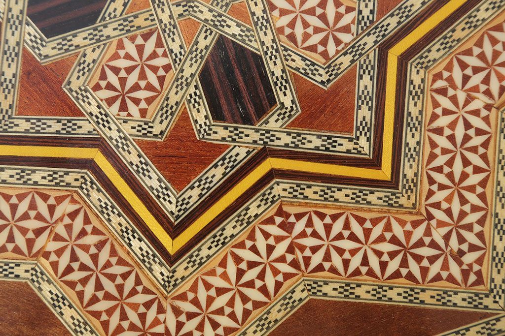 アンティーク雑貨　中古　アジアンテイスト　小物収納付き!サイドテーブル