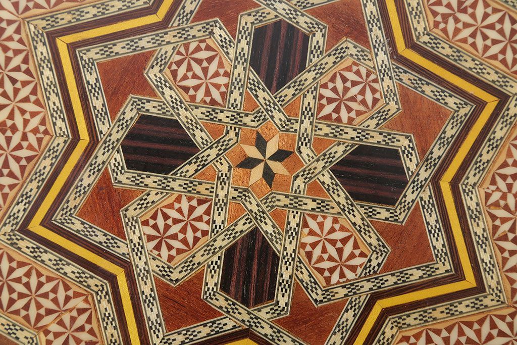 アンティーク雑貨　中古　アジアンテイスト　小物収納付き!サイドテーブル