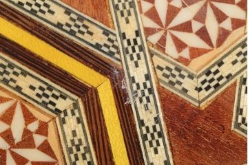 アンティーク雑貨　中古　アジアンテイスト　小物収納付き!サイドテーブル