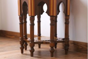 アンティーク雑貨　中古　アジアンテイスト　小物収納付き!サイドテーブル