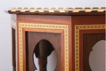 アンティーク雑貨　中古　アジアンテイスト　小物収納付き!サイドテーブル