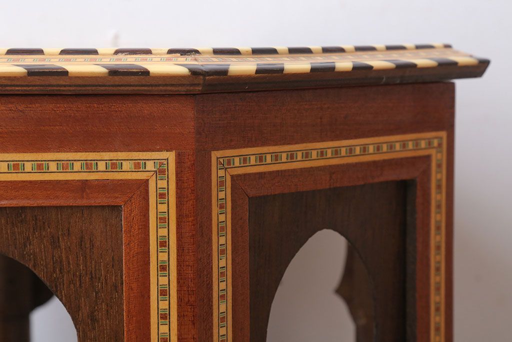 アンティーク雑貨　中古　アジアンテイスト　小物収納付き!サイドテーブル