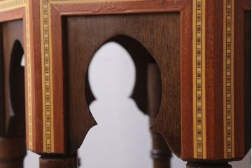 アンティーク雑貨　中古　アジアンテイスト　小物収納付き!サイドテーブル