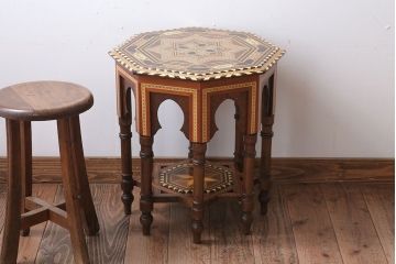 アンティーク雑貨　中古　アジアンテイスト　小物収納付き!サイドテーブル