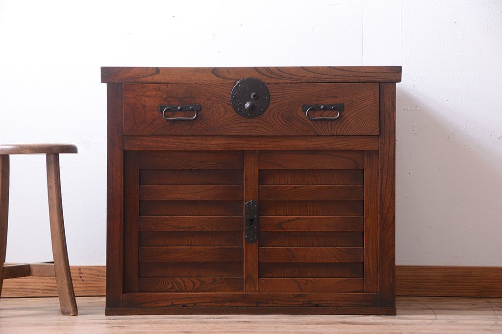 アンティーク家具　古民具・骨董　三面横桟回しの越後帳場箪笥(銭戸棚、帳箪笥・帳戸棚)