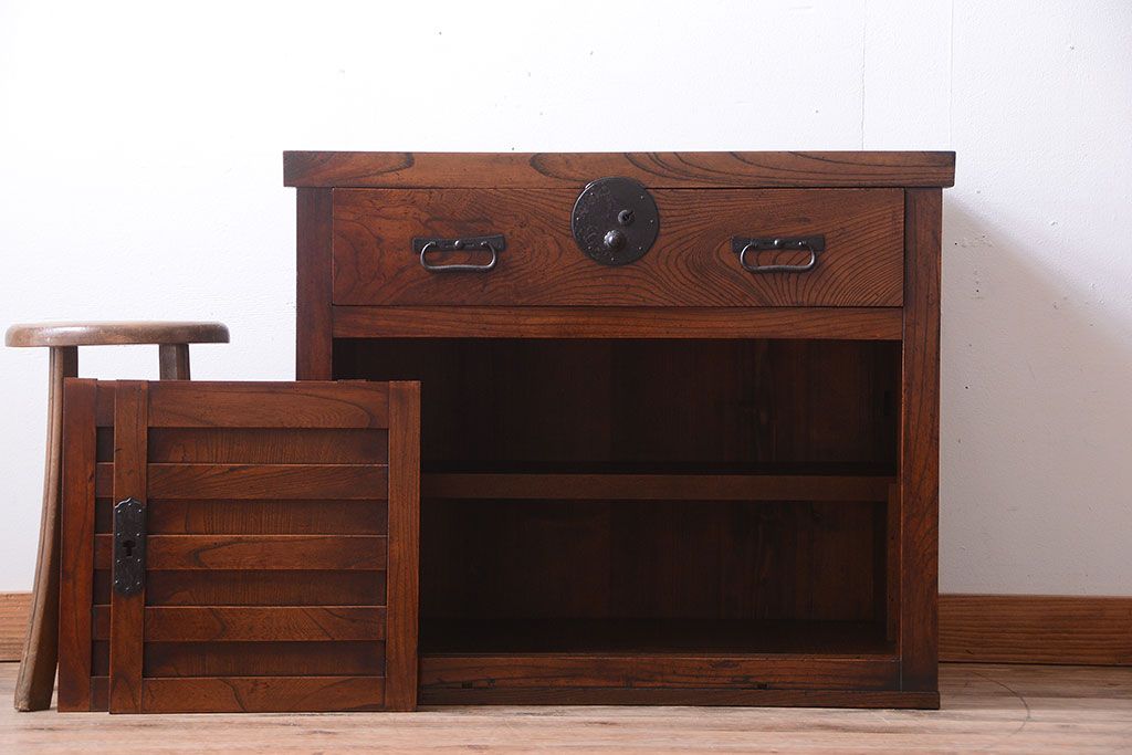 アンティーク家具　古民具・骨董　三面横桟回しの越後帳場箪笥(銭戸棚、帳箪笥・帳戸棚)