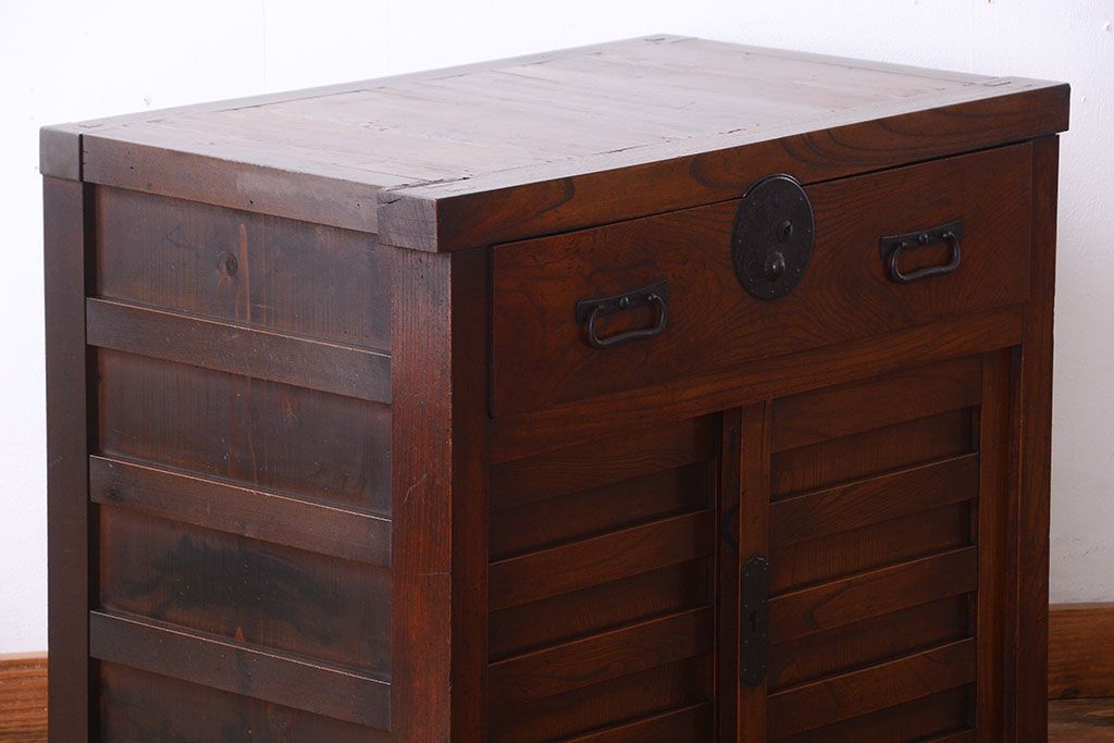 アンティーク家具　古民具・骨董　三面横桟回しの越後帳場箪笥(銭戸棚、帳箪笥・帳戸棚)